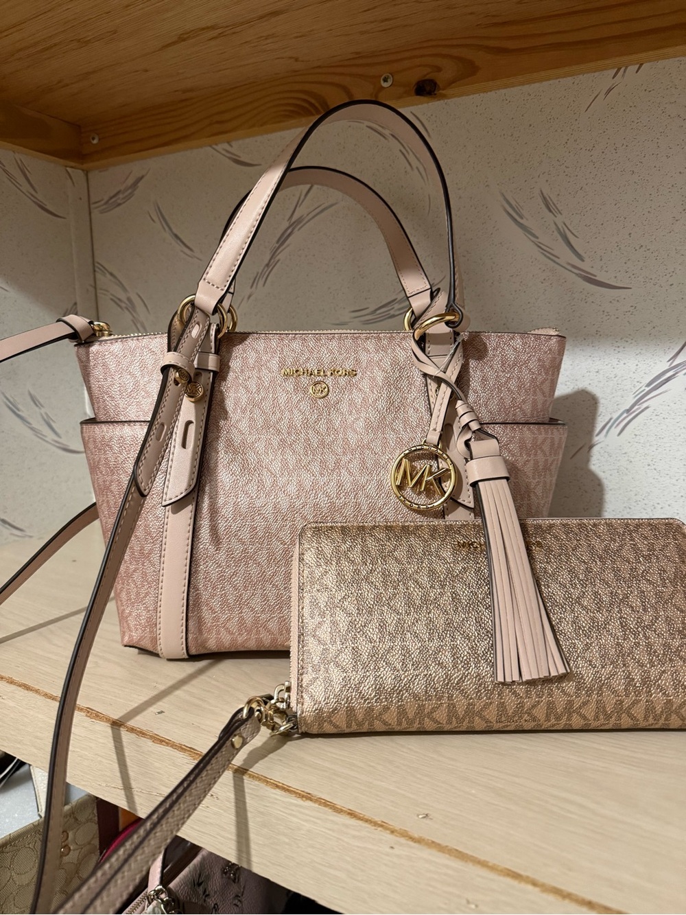 Michael kors small Sullivan with large wallet